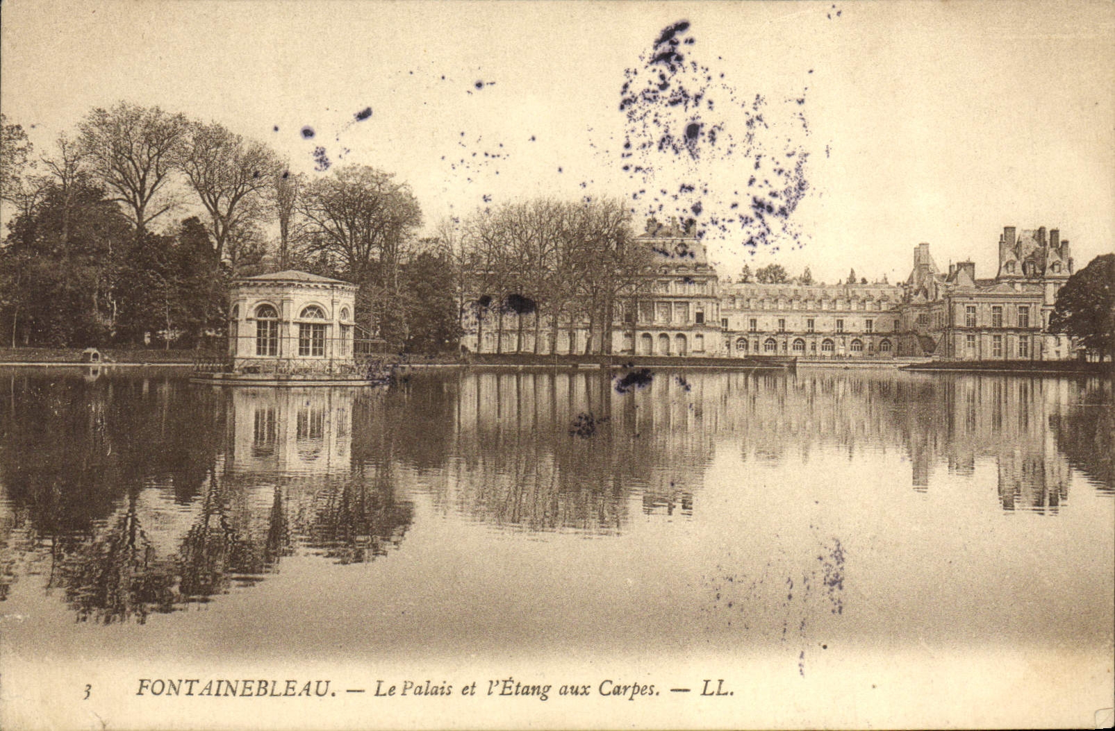 Fontainebleau — Le Palais et l'Étang aux Carpes — LL.