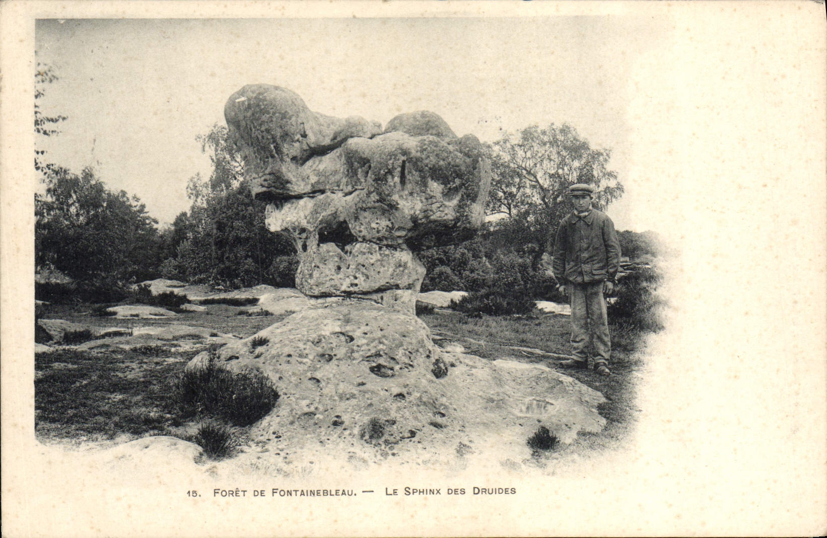 Bosque de Fontainebleau — El Esfinge de los Druidas — Editor A. Bugger, París, n°15