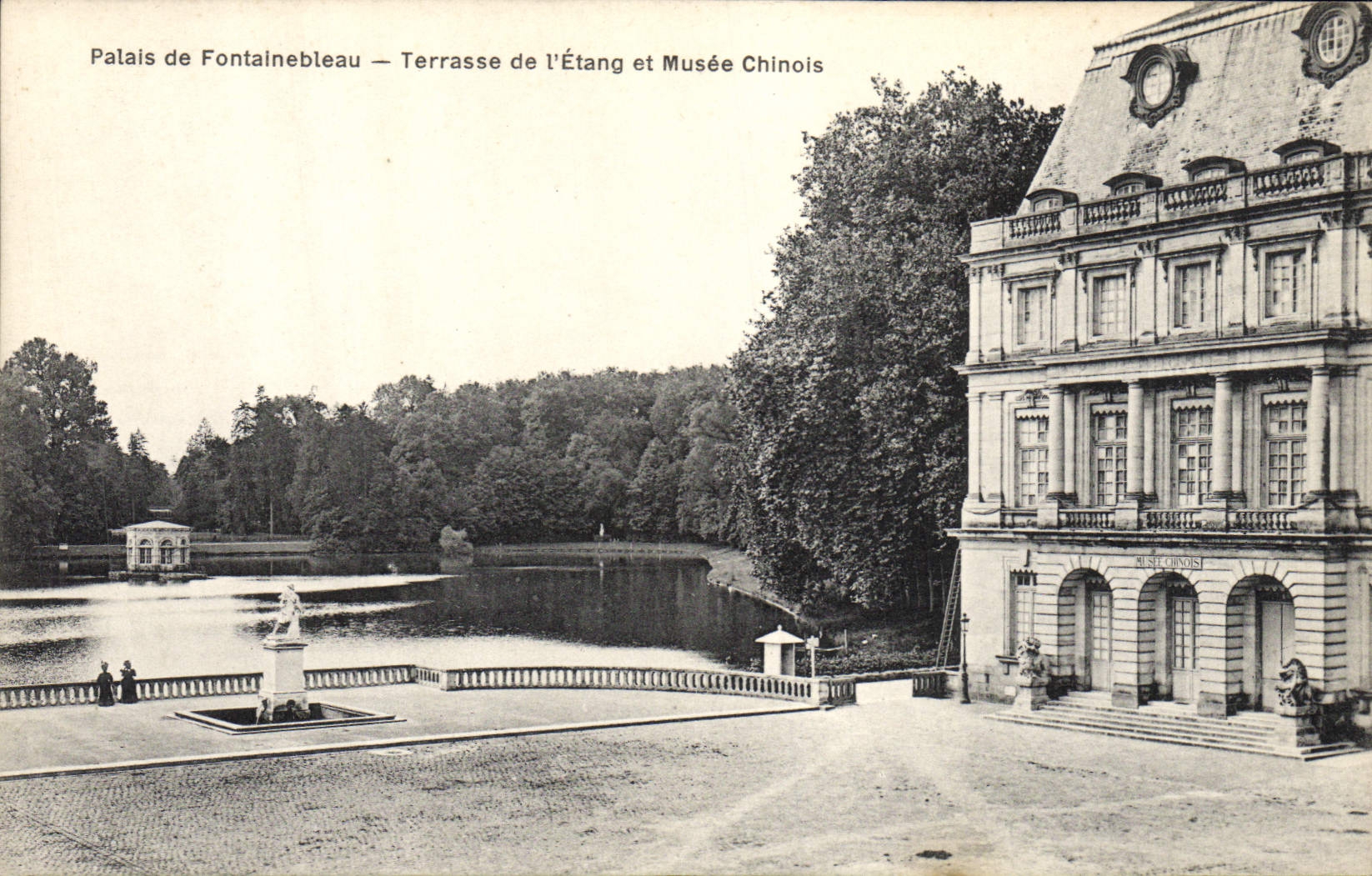 Schloss Fontainebleau — Terrasse des Sees und Chinesischer Museum