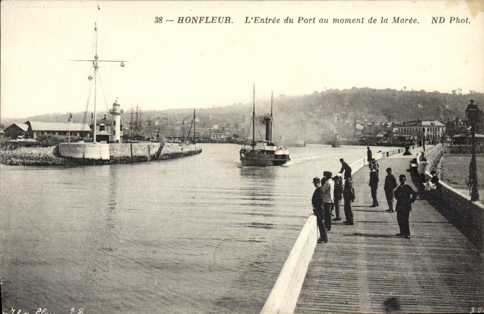 Honfleur — Der Eingang zum Hafen bei Ebbe — ND Fot. n°38