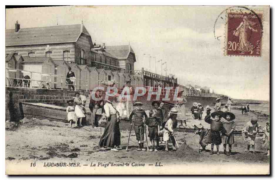 CPA Luc sur Mer La Plage devant le Casino Enfants