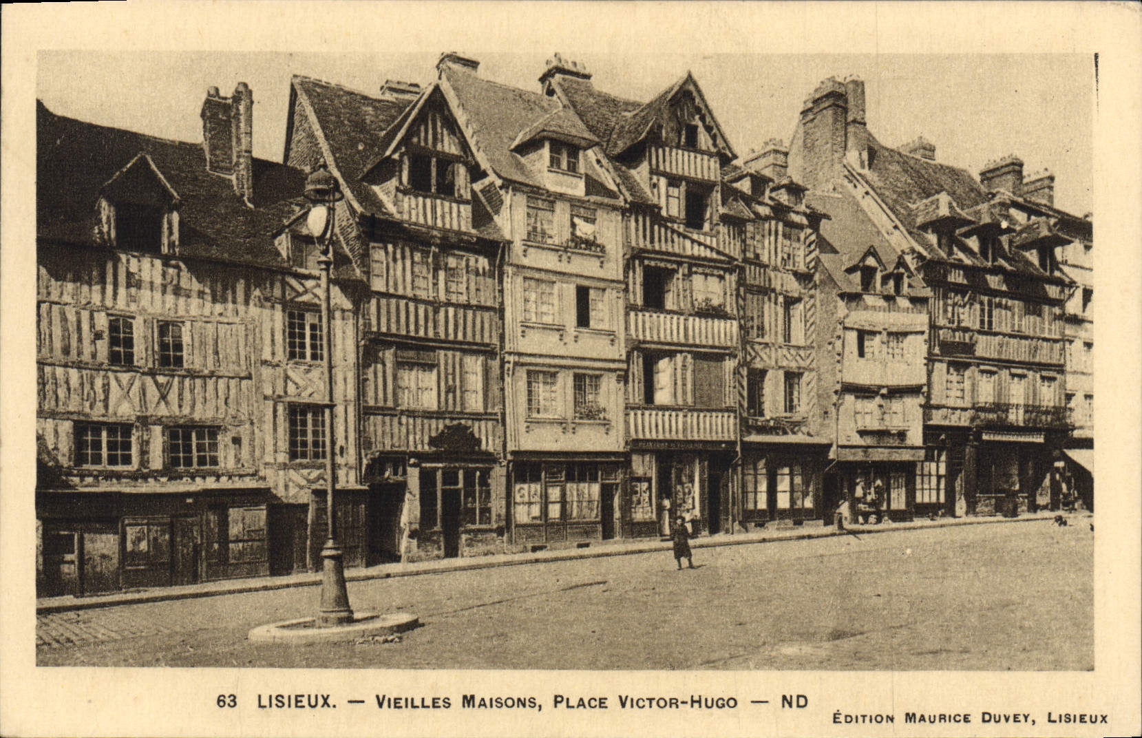 Lisieux — Alte Häuser, Place Victor-Hugo — Edition Maurice Duvey, Lisieux