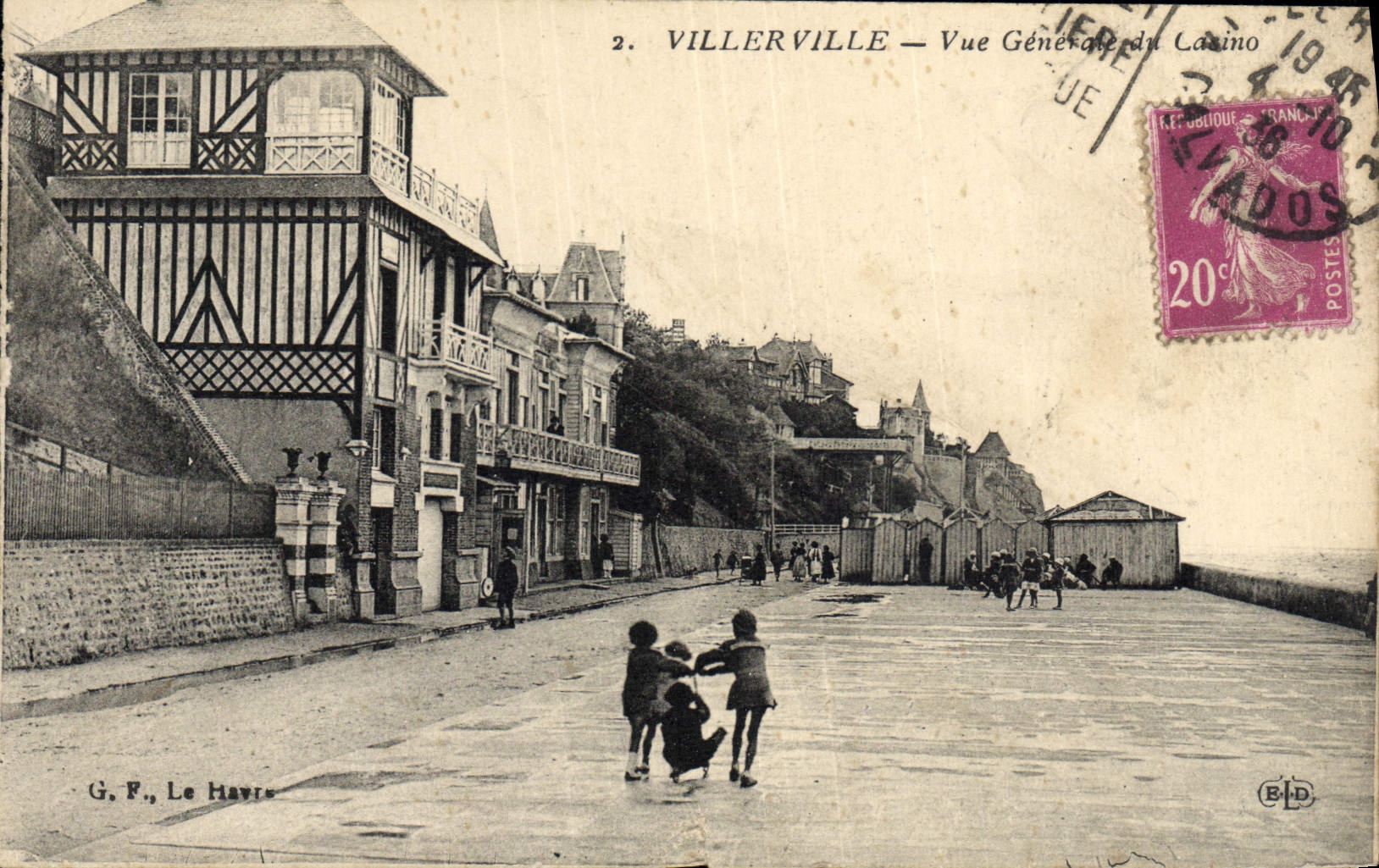 CPA Villerville Vue generale du casino Enfants