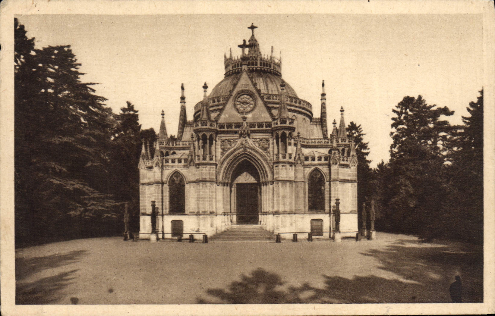 Chapelle Saint-Louis — Sépulture de la Famille d'Orléans — M. Aube, éditeur