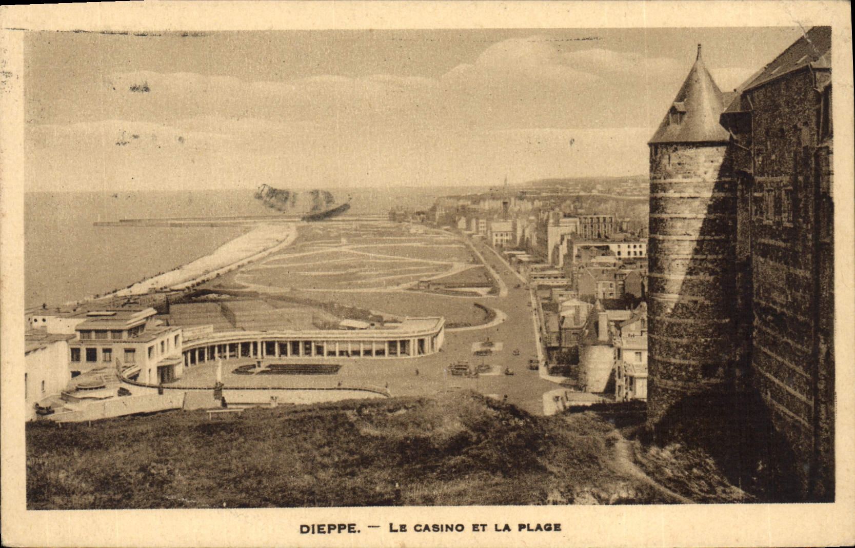 CPA Dieppe Le Casino et la Plage 