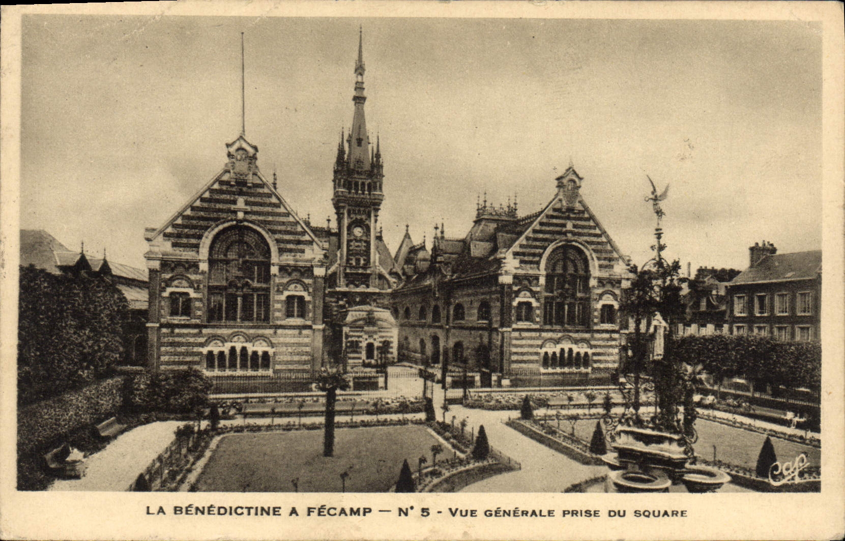 CPA La Benedictine a Fecamp Vue Generale prise du Square 