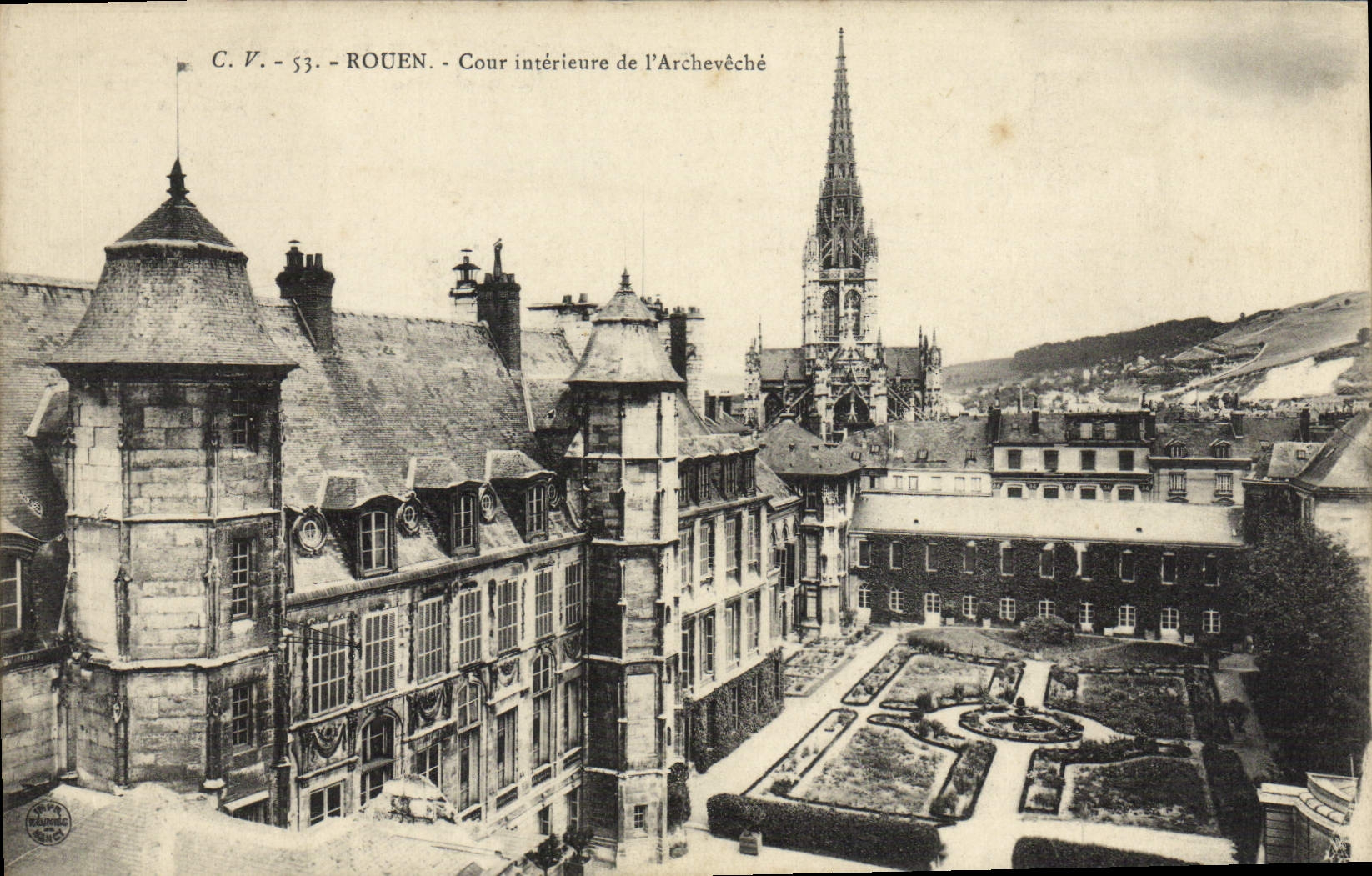 CPA Rouen Cour interieure de l'Archeveche 