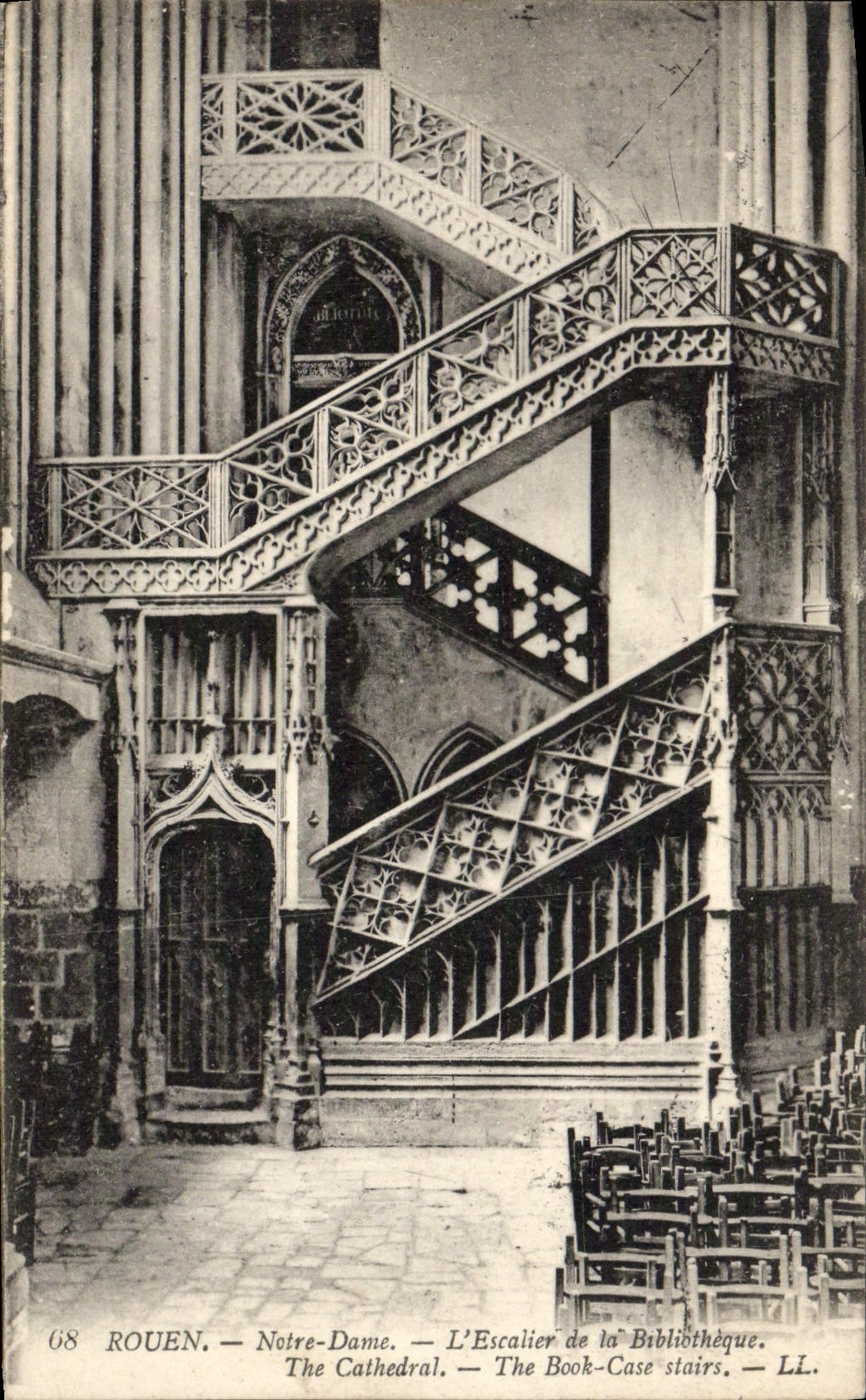 CPA Rouen Notre Dame Escalier de la bibliotheque