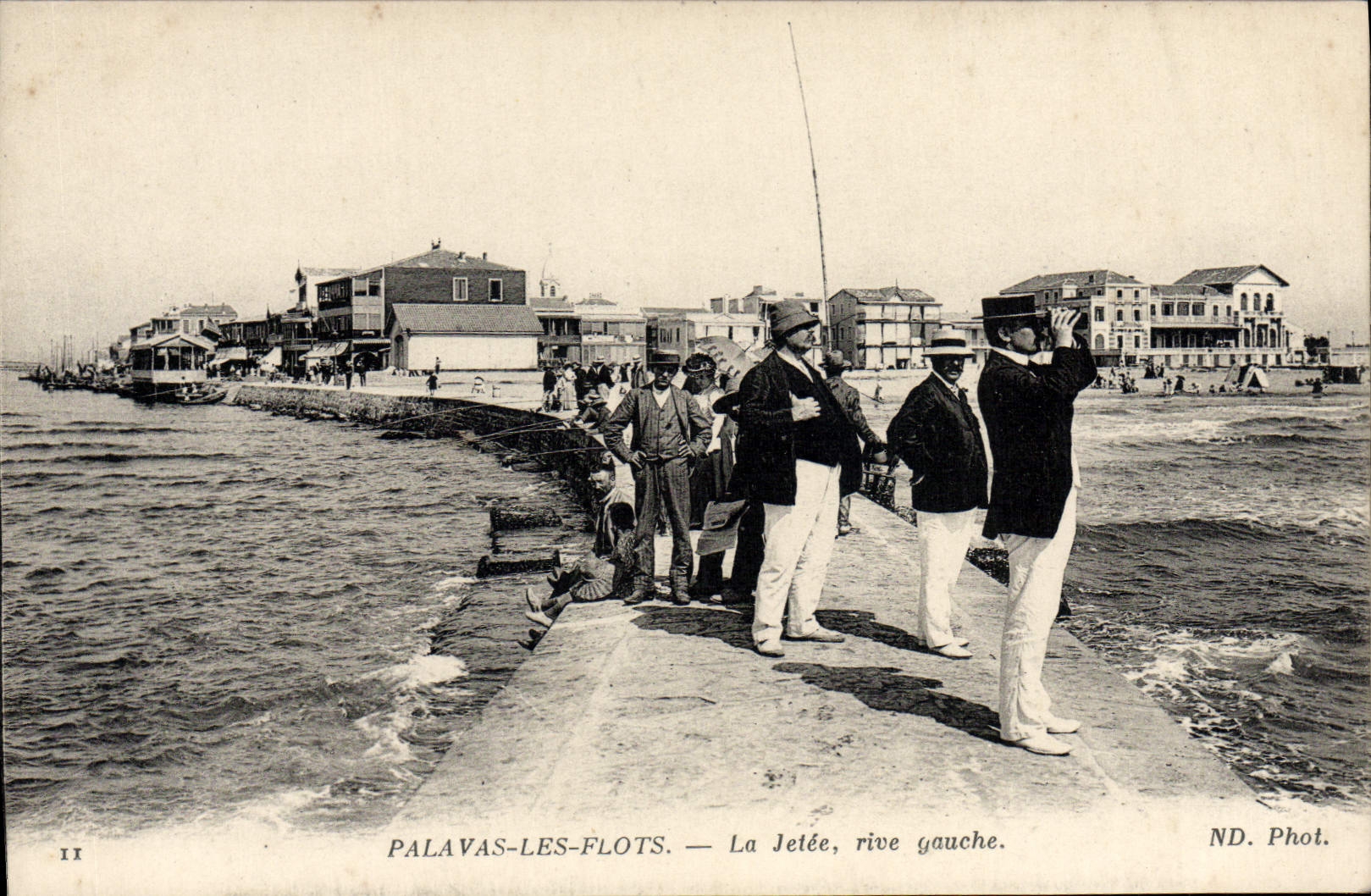 CPA Palavas les Flots La Jetee rive gauche Peche Pecheur