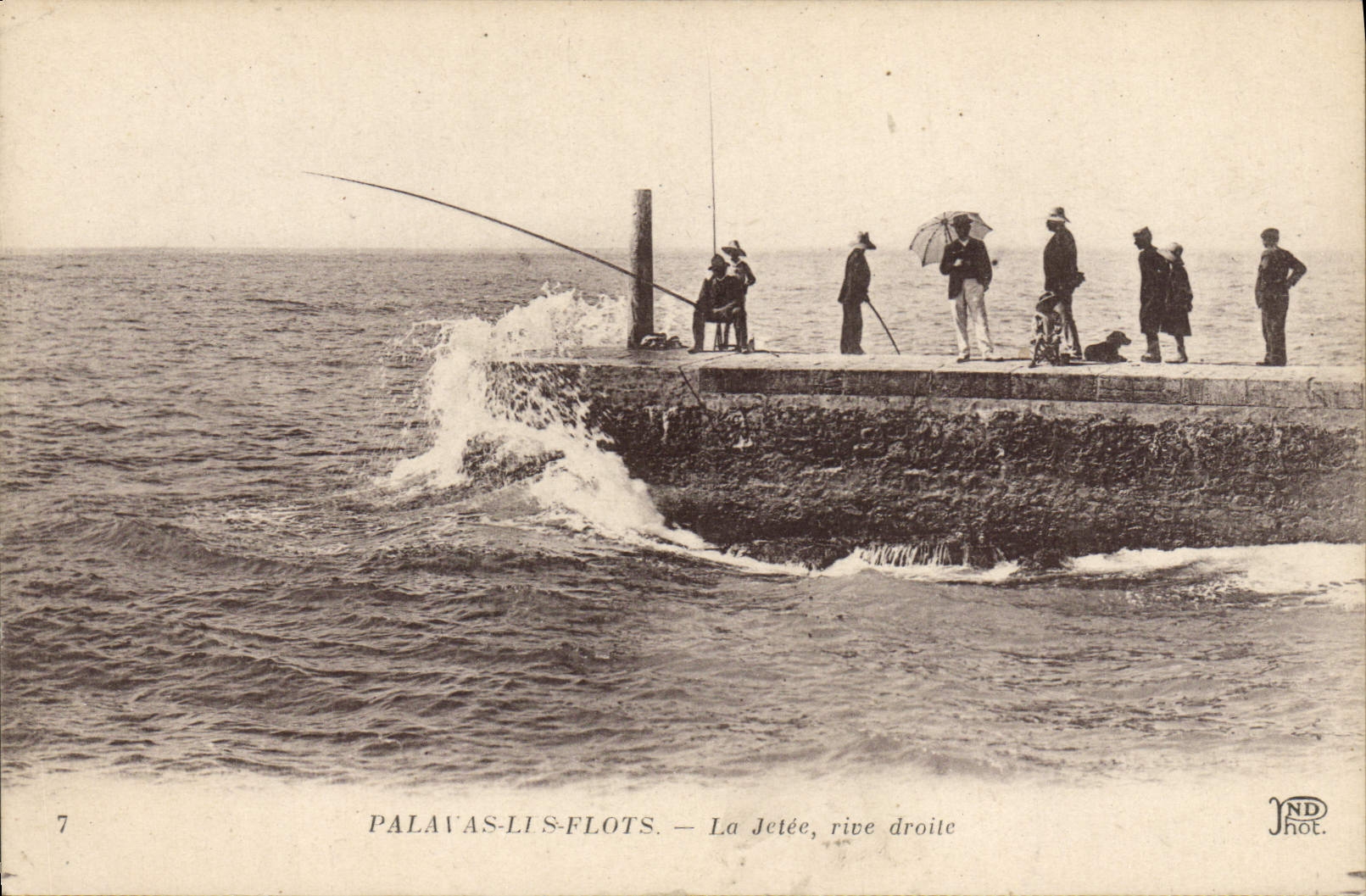 CPA Palavas les Flots La Jetee rive droite Peche Pecheur