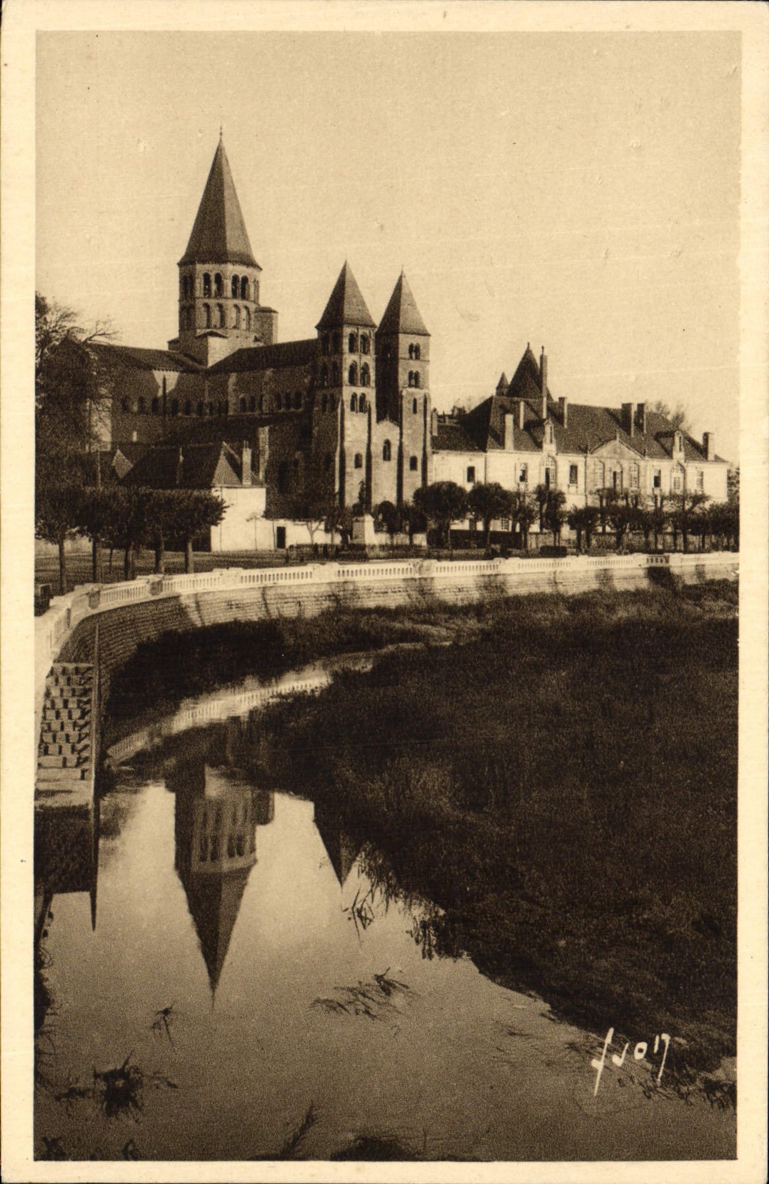Paray-le-Monial — Basilique du Sacré-Cœur — Les Éditions d'Art Français