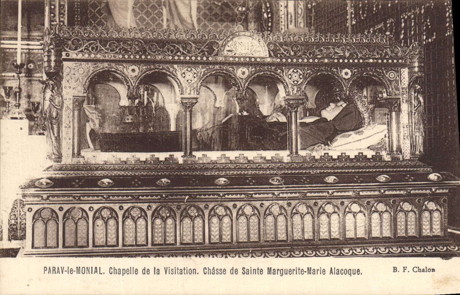 CPA Paray le Monial Chapelle de la Visitation Autel Chasse de Sainte Marguerite Marie Alacoque