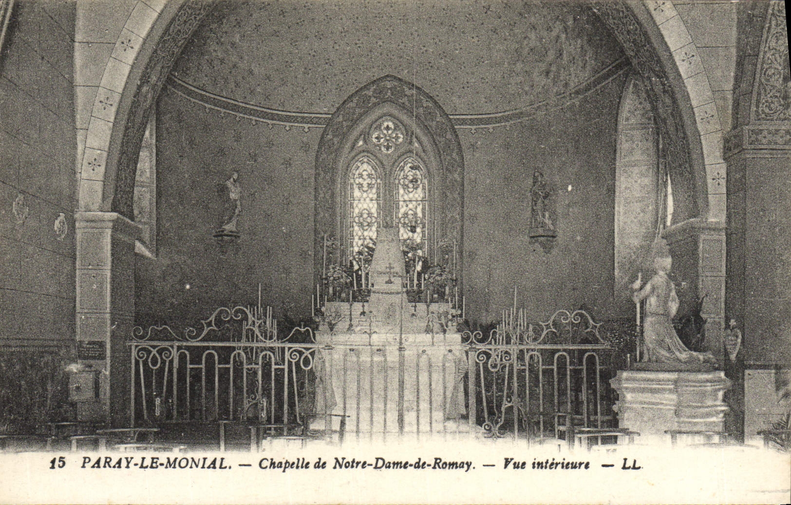 CPA Paray le Monial Chapelle de Notre Dame de Romay Vue interieure