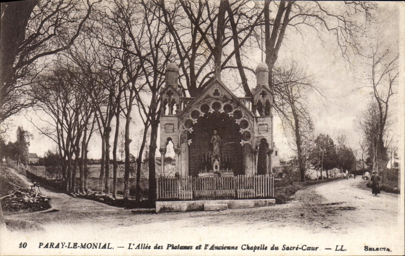Paray-le-Monial — L'Allée des Platanes et l'Ancienne Chapelle du Sacré-Cœur — LL. Selects
