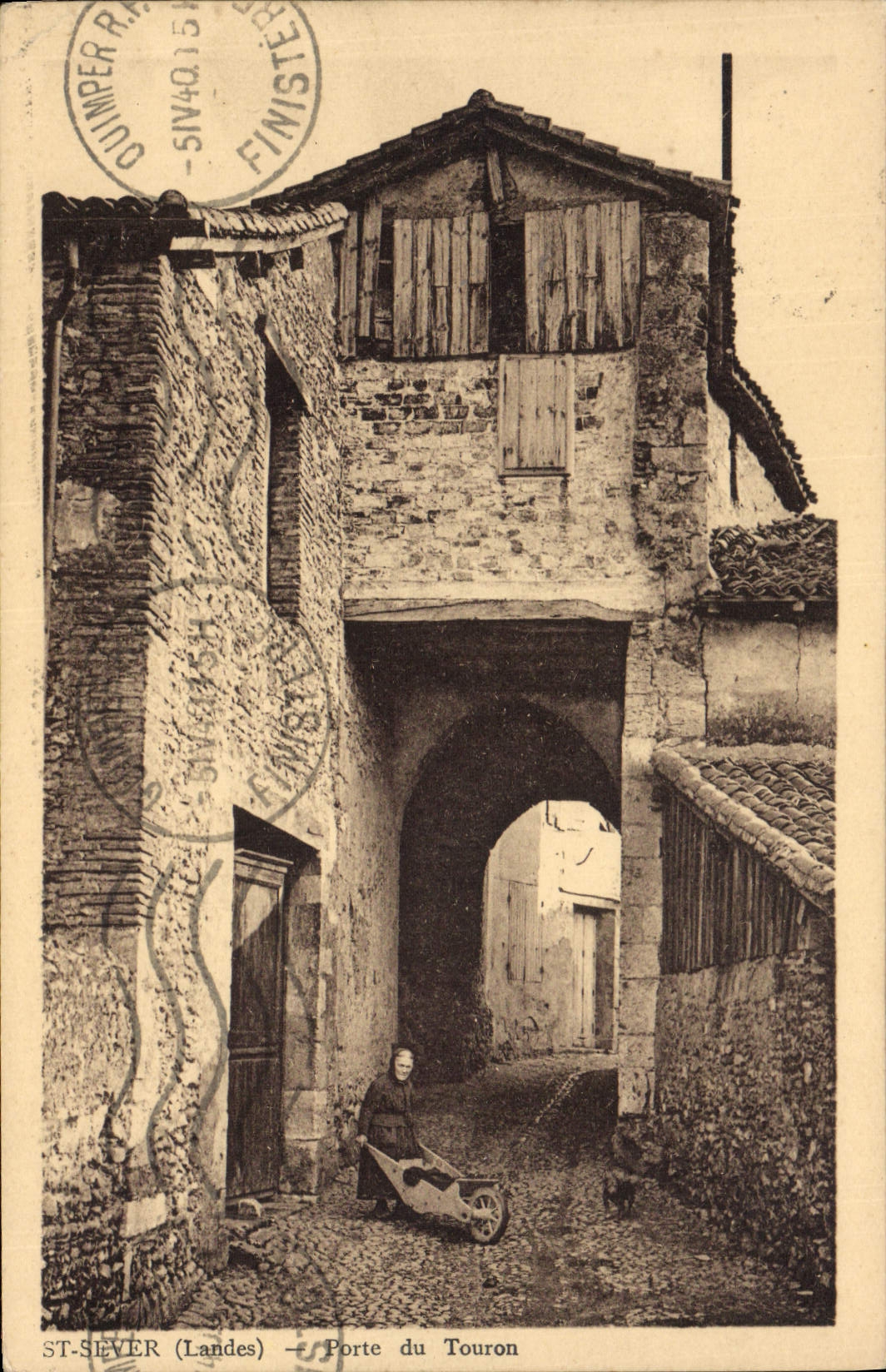 CPA St Sever Porte du Touron Femme Charrette 