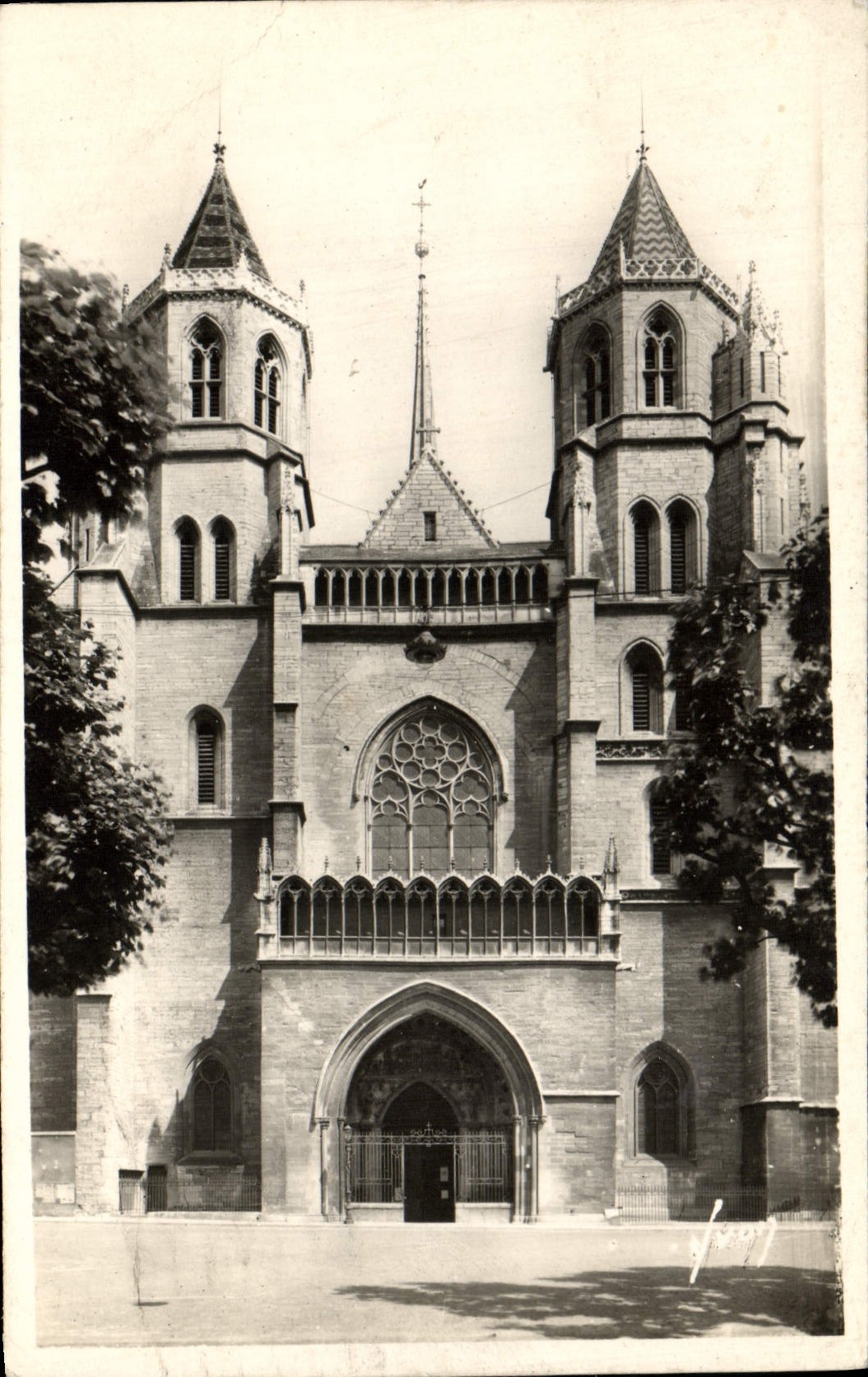 Église Sainte-Bénigne — Dijon (Côte d'Or) — Les Éditions d'Art Martel