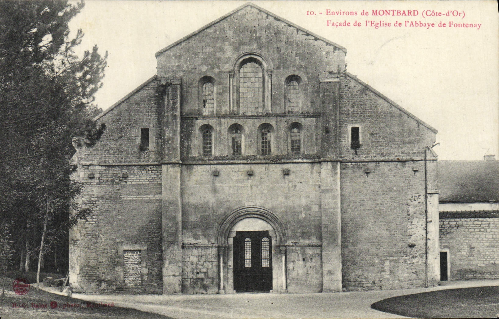 Façade de l'Église de l'Abbaye de Fontenay — Environs de Montbard (Côte-d'Or) — Photo Baline, Montbard