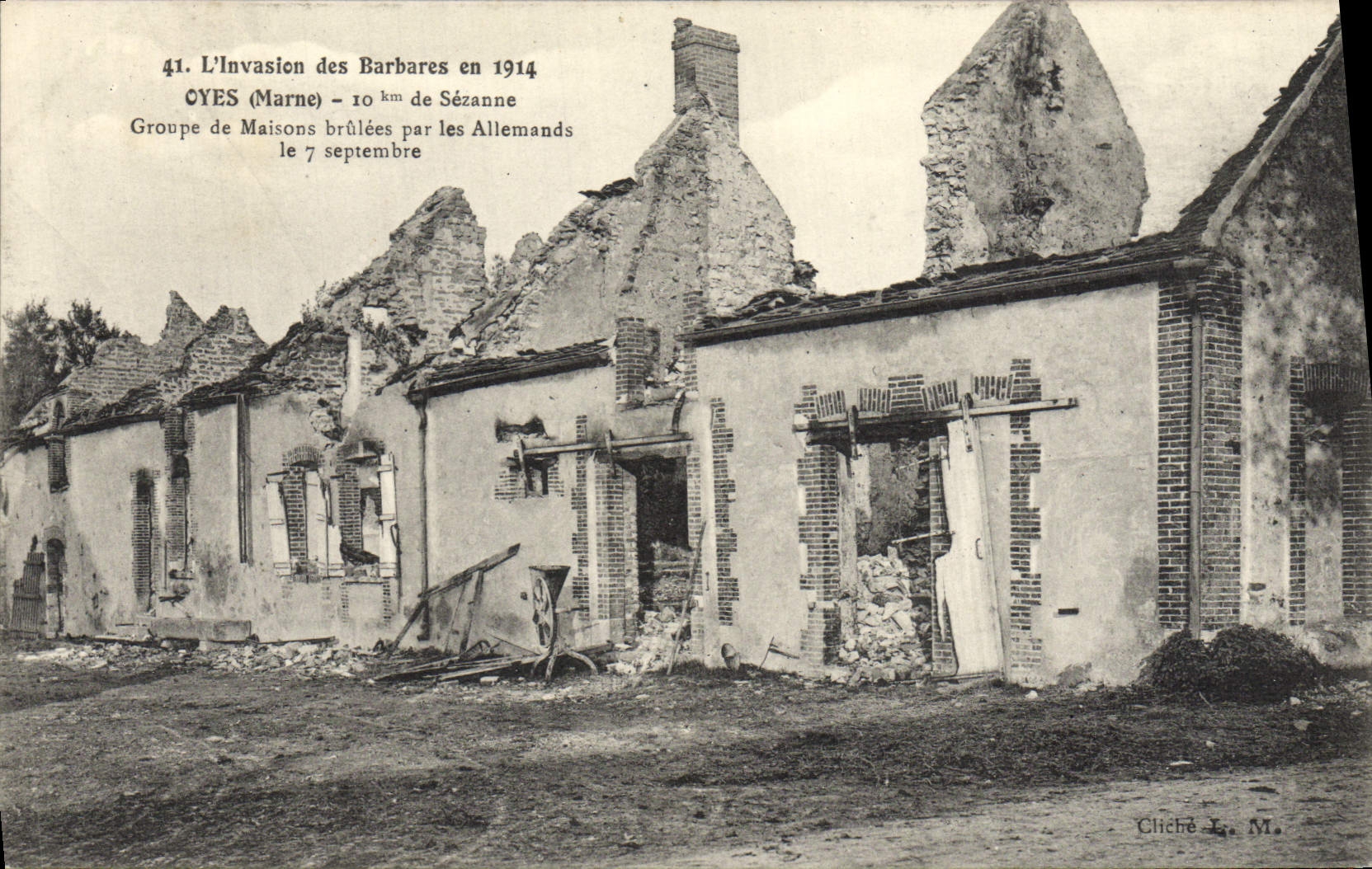 Oyès (Marne) — Groupe de maisons brûlées par les Allemands le 7 septembre 1914 — Cliché L. M.