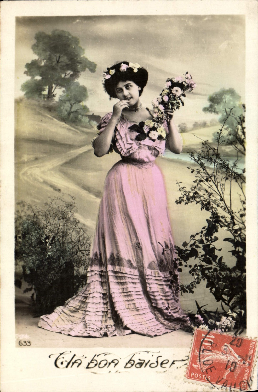 Femme en robe rose — scène de jardin — éditeur anonyme, n° 633