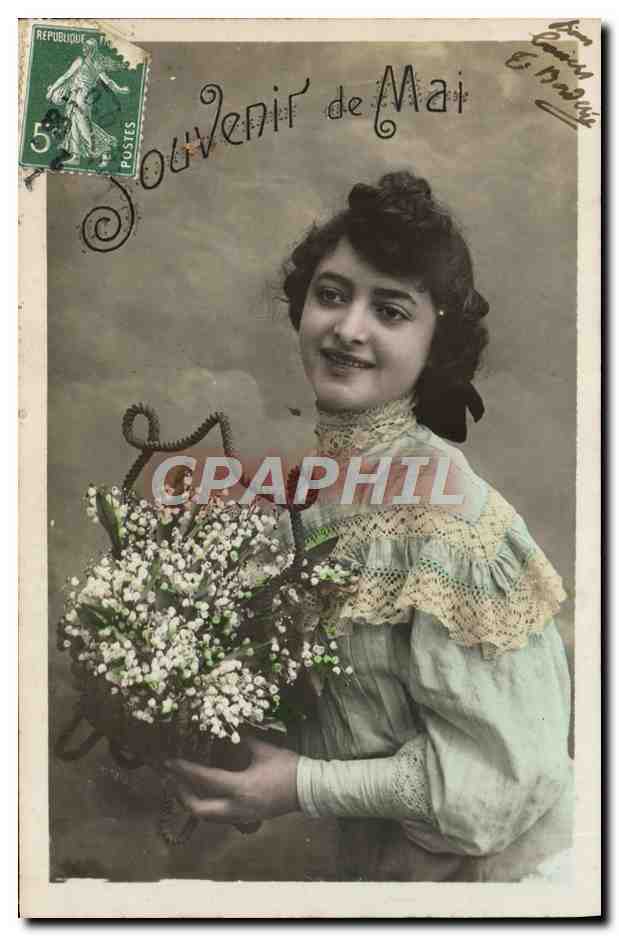 Joven mujer sosteniendo un ramo de flores — Recuerdo de Mayo — editor desconocido, número de serie no visible