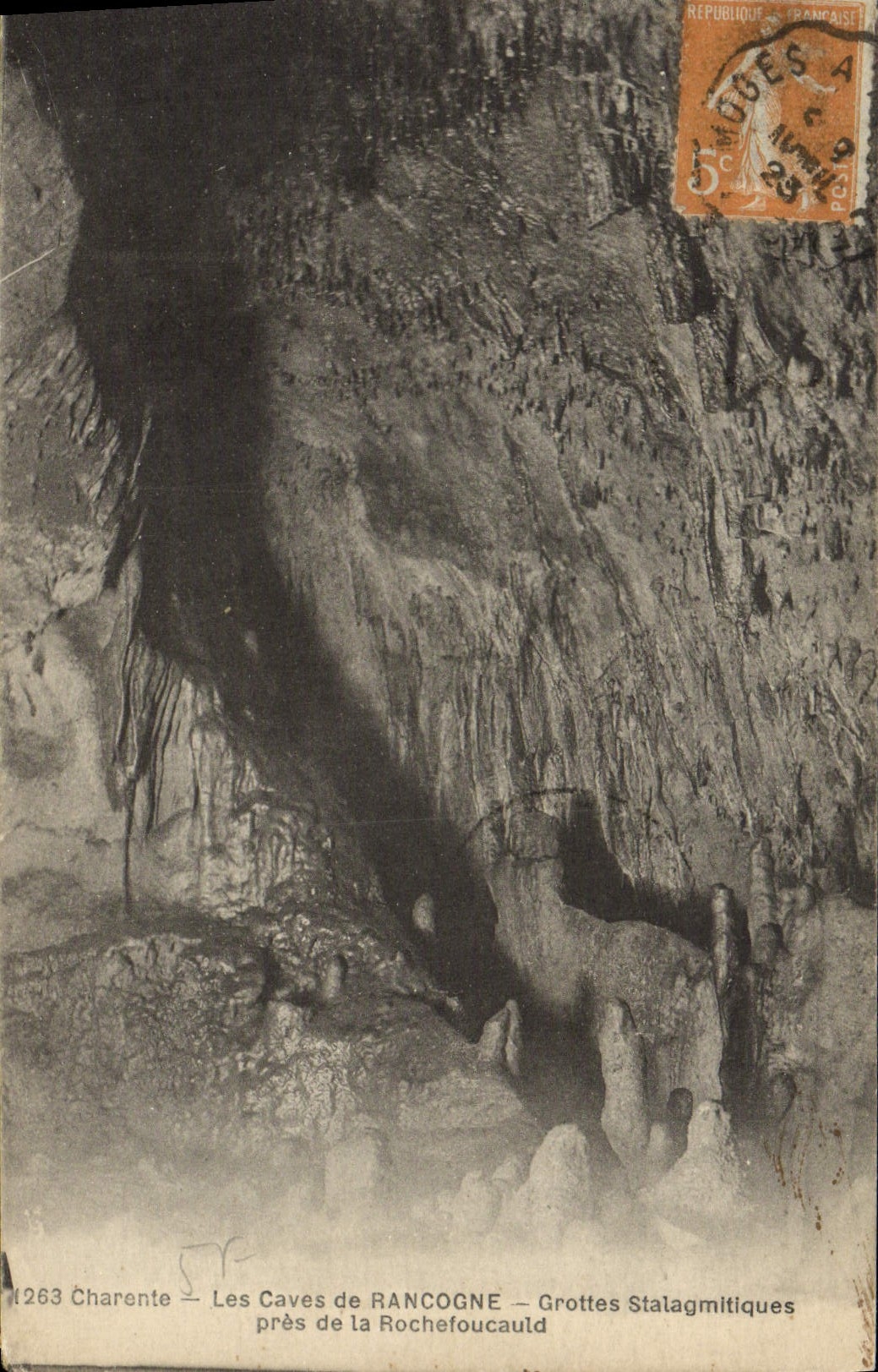 CPA Charente Les Caves de Rancogne Grottes Stalagmitiques pres de la Rochefoucauld