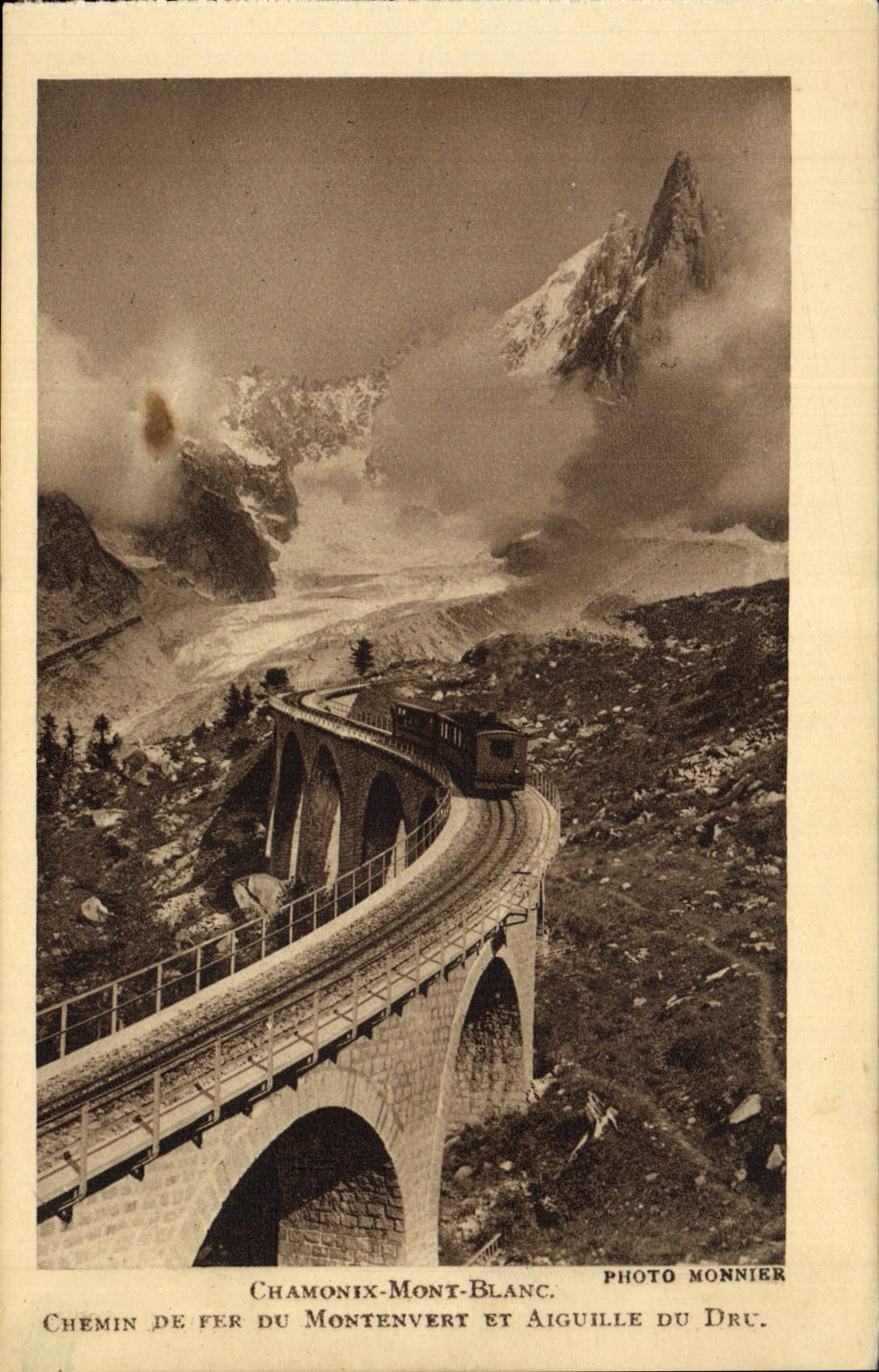 CPA Chamonix Mont Blanc Chemin de fer du Montenvert et Aiguille du Dru Train 