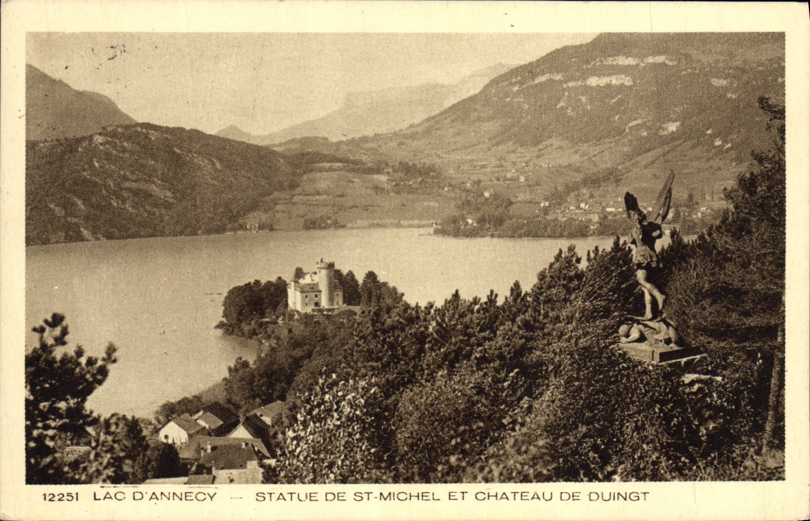 CPA Lac D'Annecy Statue De St Michel Et Chateau De Duingt