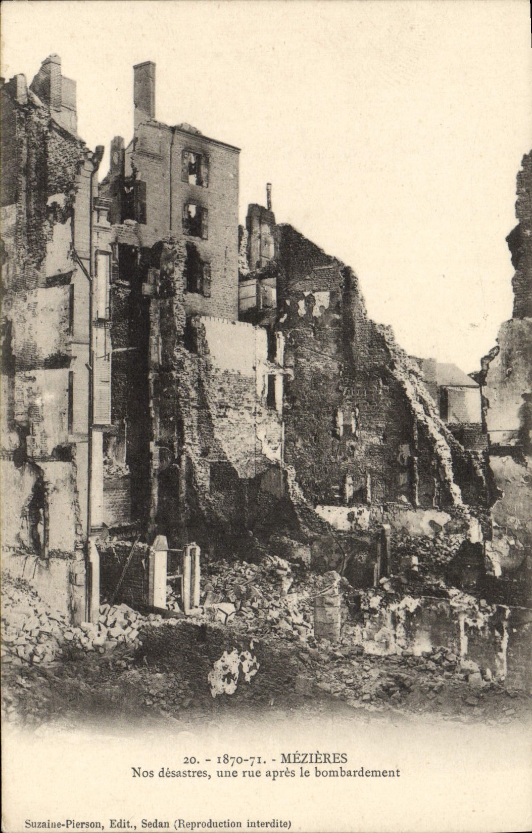 Mézières — une rue après le bombardement — Suzaine-Pierson, Sedan (n°20)