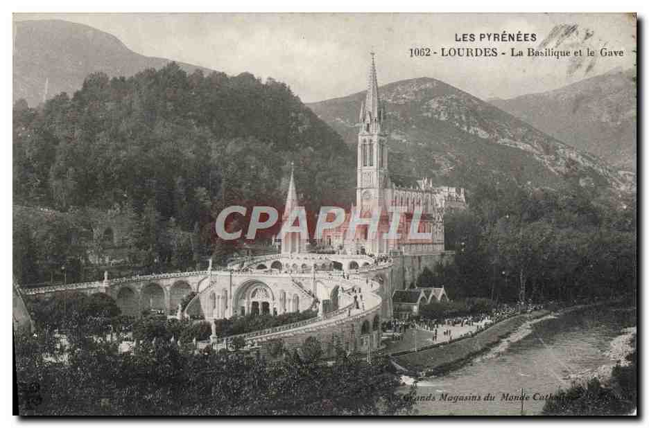 CPA Lourdes La Basilique et le Gave