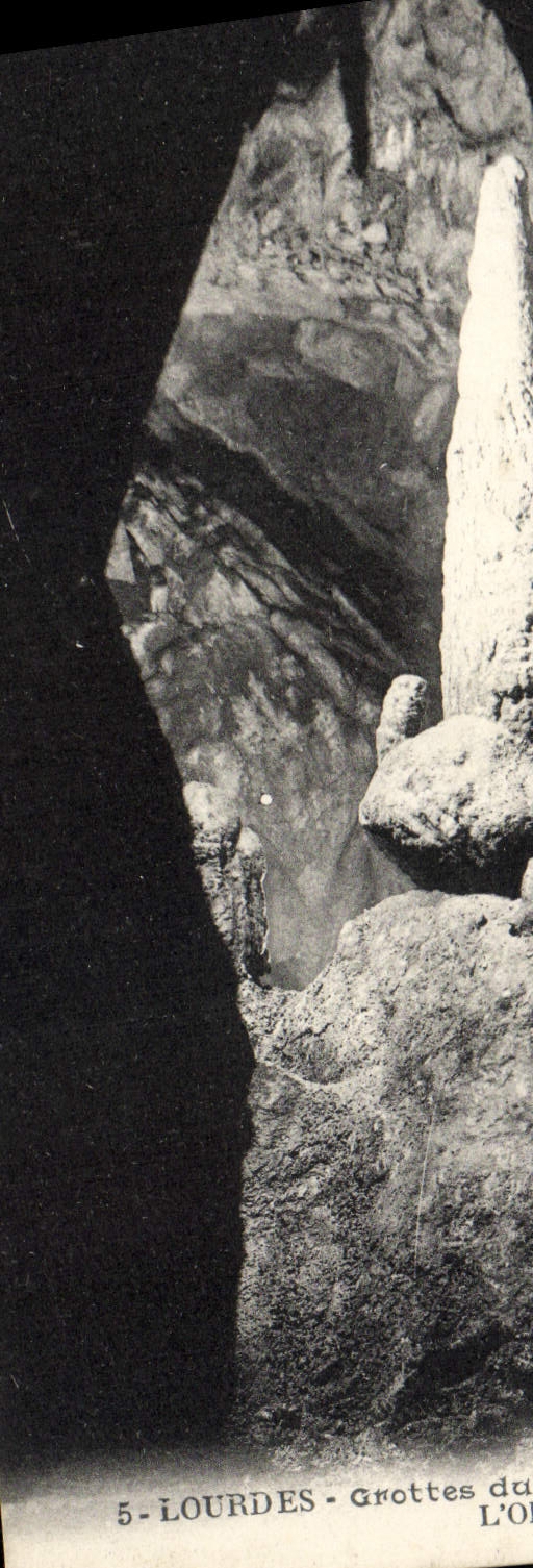 CPA Lourdes Grottes du loup L'obelisque