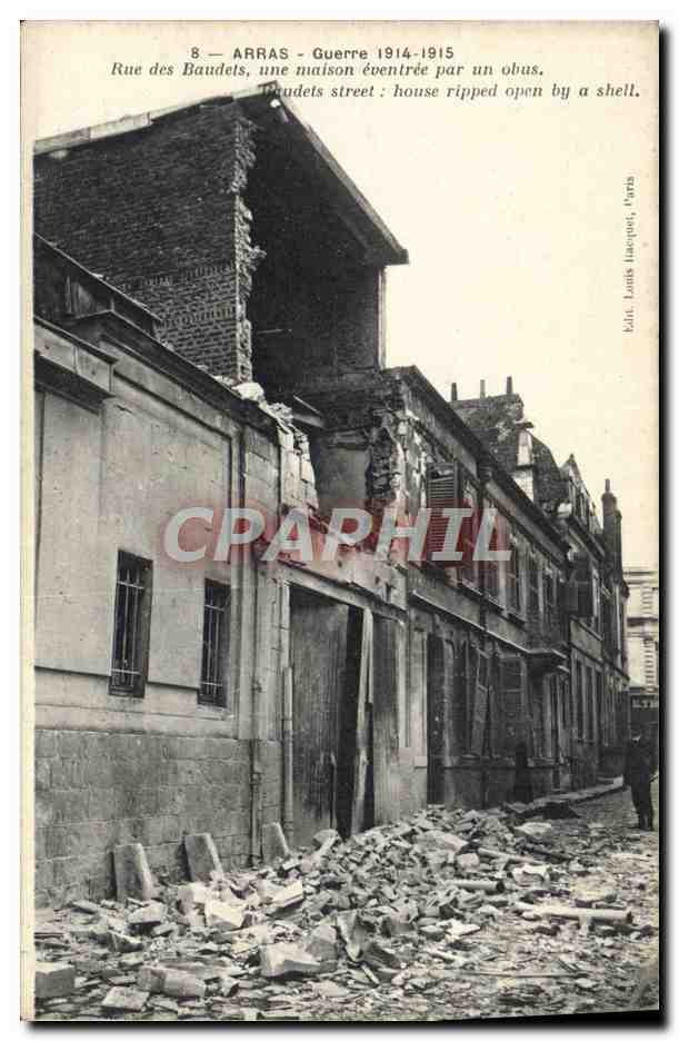 CPA Arras Guerre Rue des Baudets Une Maison eventree par les obus Militaria