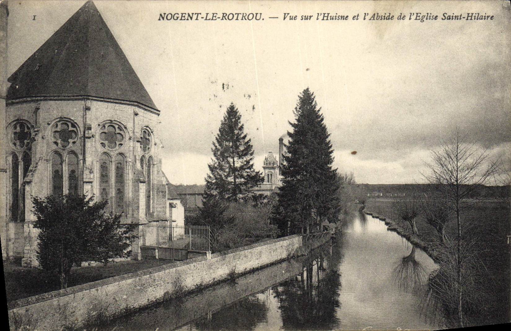 Nogent-le-Rotrou — Ansicht der Huisne und der Kirche Saint-Hilaire