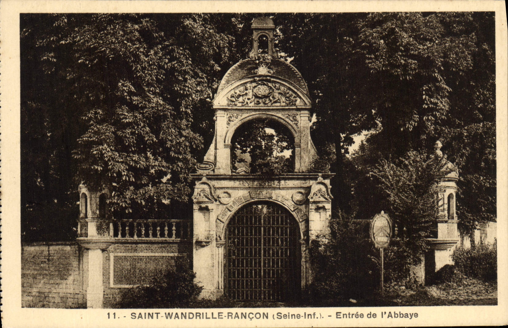 CPA Saint Wandrille Rancon Entree de l'abbaye
