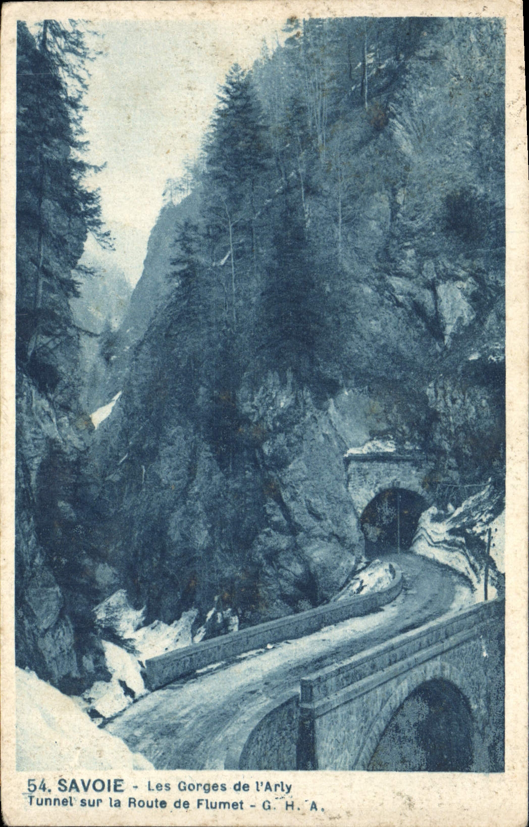 CPA Savoie Les Gorges de l'Arly Tunnel sur la Route de Flumet 