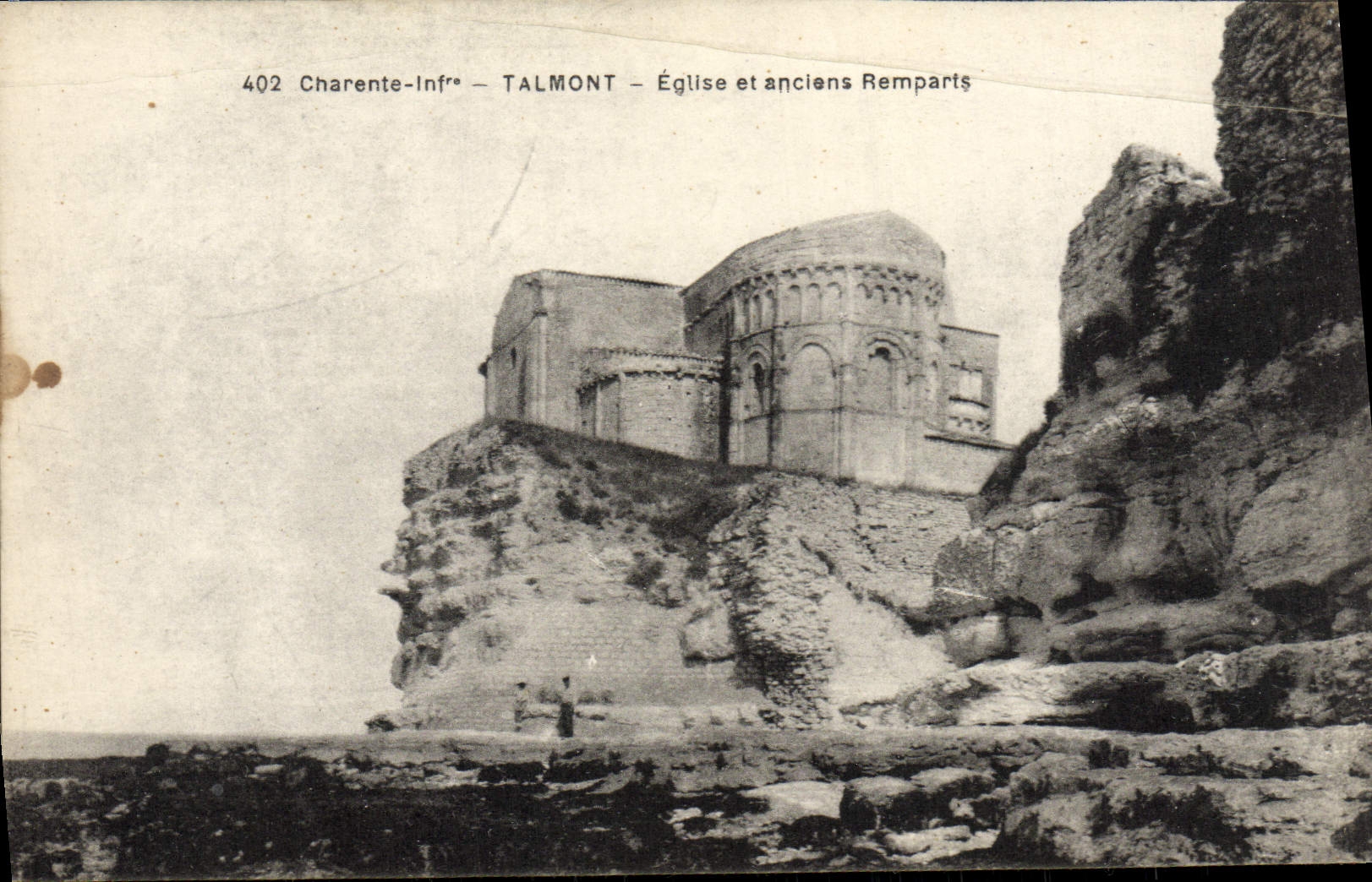 CPA Talmont Eglise et anciens Remparts