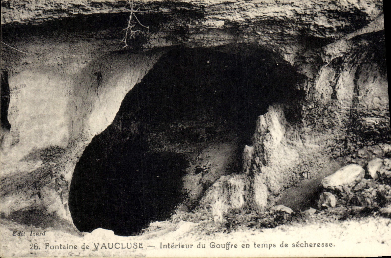 Fontaine de Vaucluse — Intérieur du Gouffre en temps de sécheresse — Edit. Izard n°26