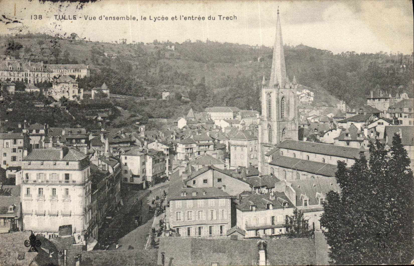 CPA Tulle Vue d'ensemble le Lycee et l'entree du Trech
