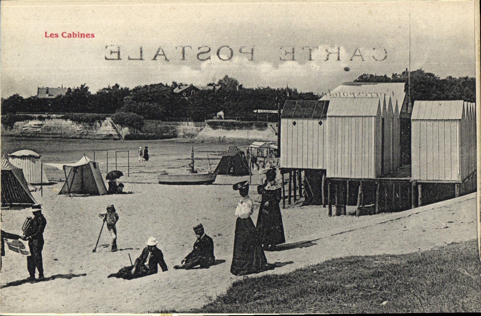 Les Cabines — plage avec cabines de plage et baigneurs — éditeur non identifié