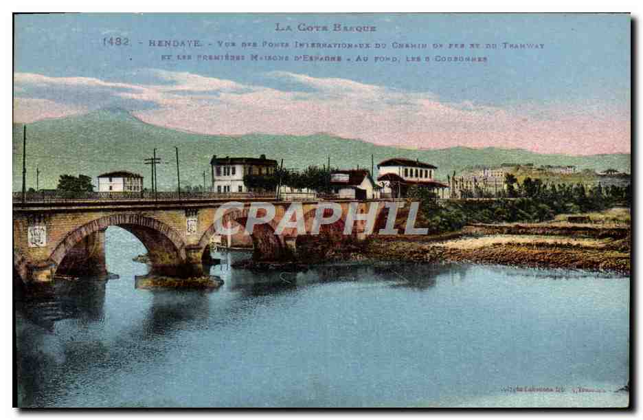 Hendaye - Vue des ponts internationaux du chemin de fer et du tramway - Au fond, les côtes bornées