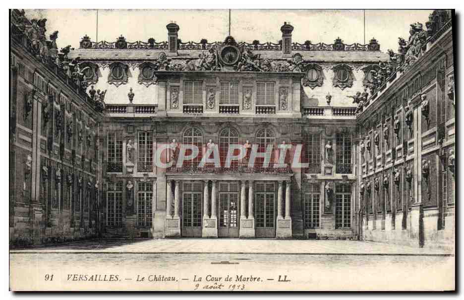 CPA Versailles Le Chateau La Cour de Marbre 