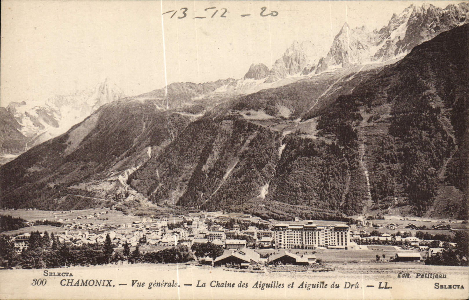 CPA Chamonix Vue generale La Cahine des Aiguilles et Aiguille du Dru 