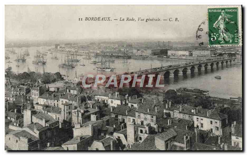 CPA Bordeaux La Rade Vue generale Bateaux