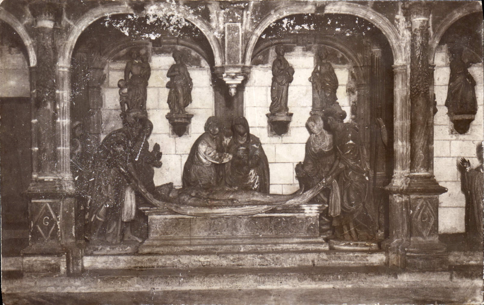 CPA Bourges Crypte de la Cathedrale Groupe de mise au tombeau