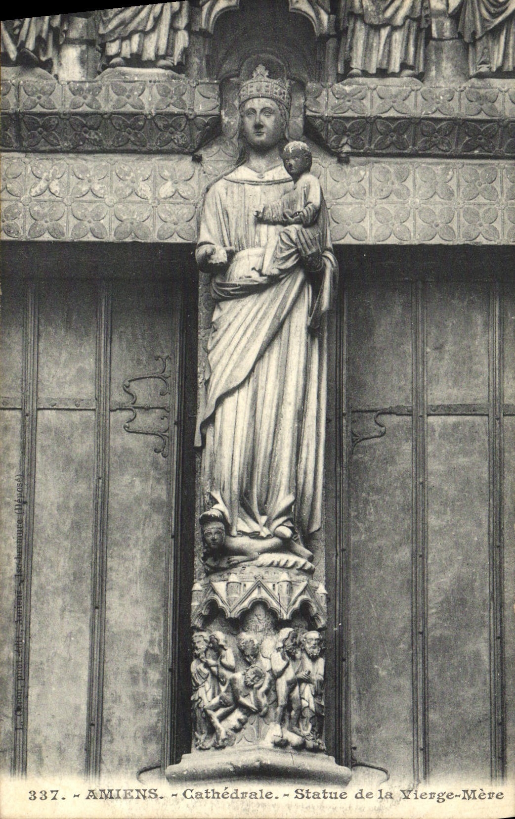 CPA Amiens Cathedrale Statue de la Vierge Mere 
