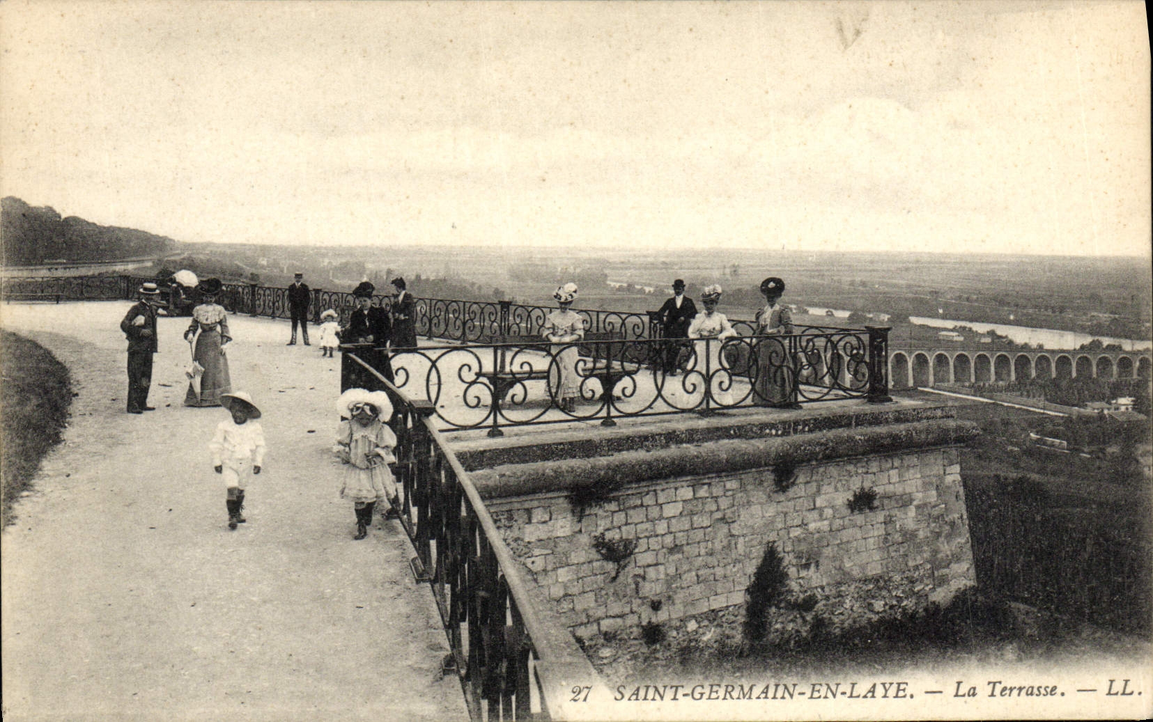 Saint-Germain-en-Laye — La Terrasse — LL.