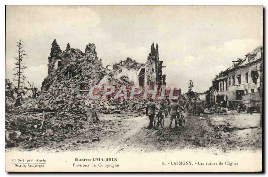 CPA Lassigny Les Ruines de L'Eglise Militaria