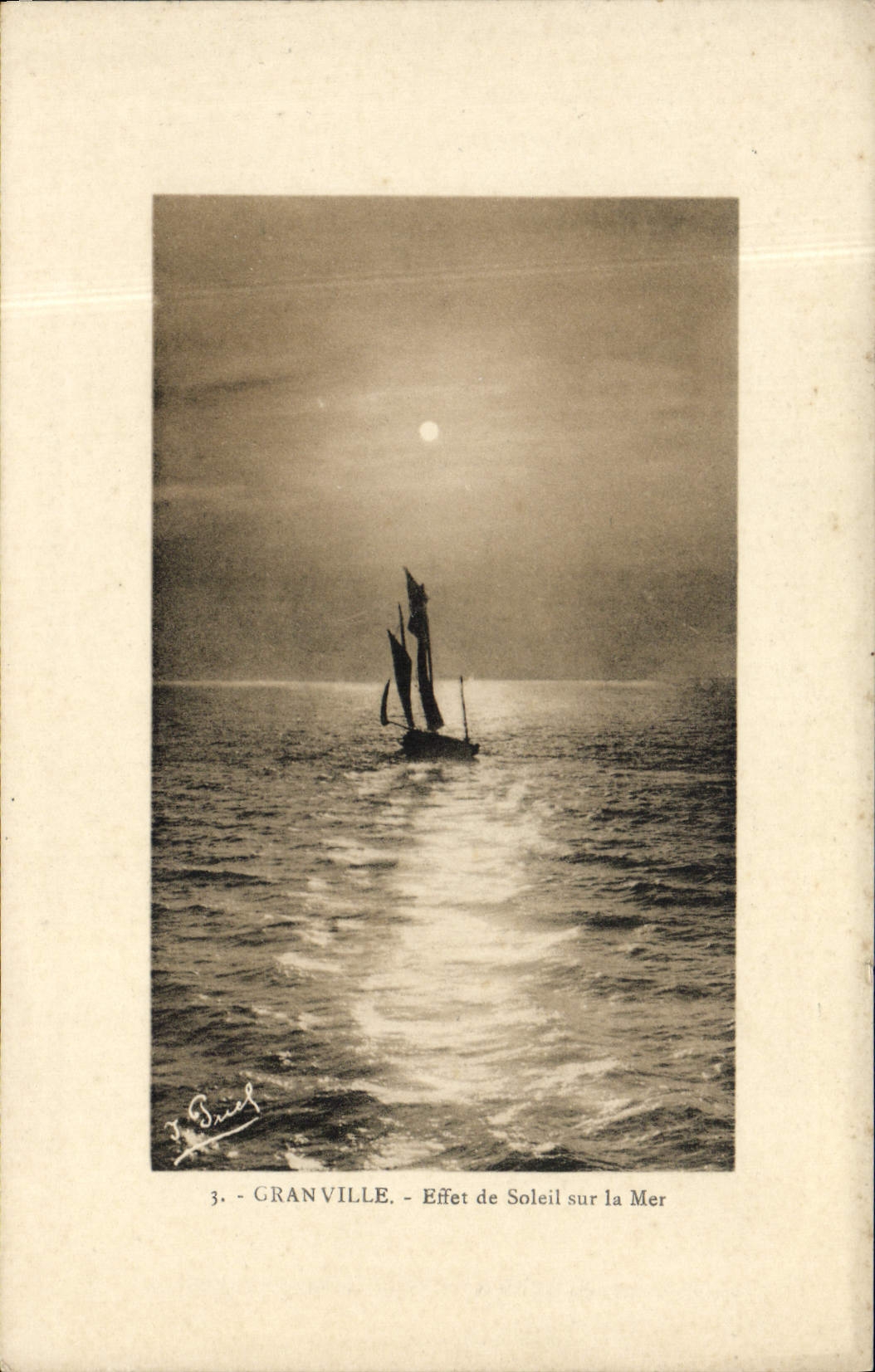 CPA Granville Ettet de Soleil Sur la Mer Bateay Voilier