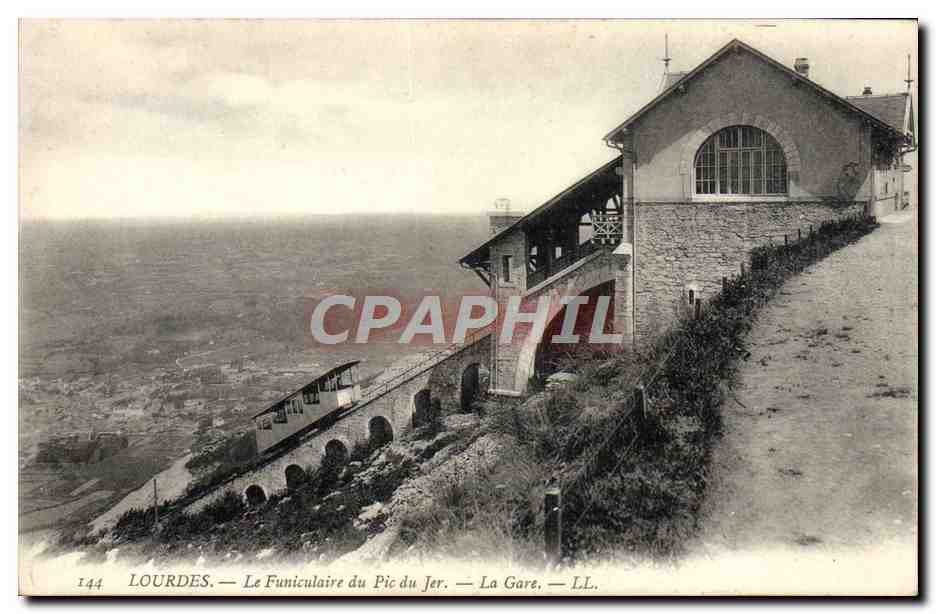 CPA Lourdes Le Funiculaire du Pic du Jer La gare