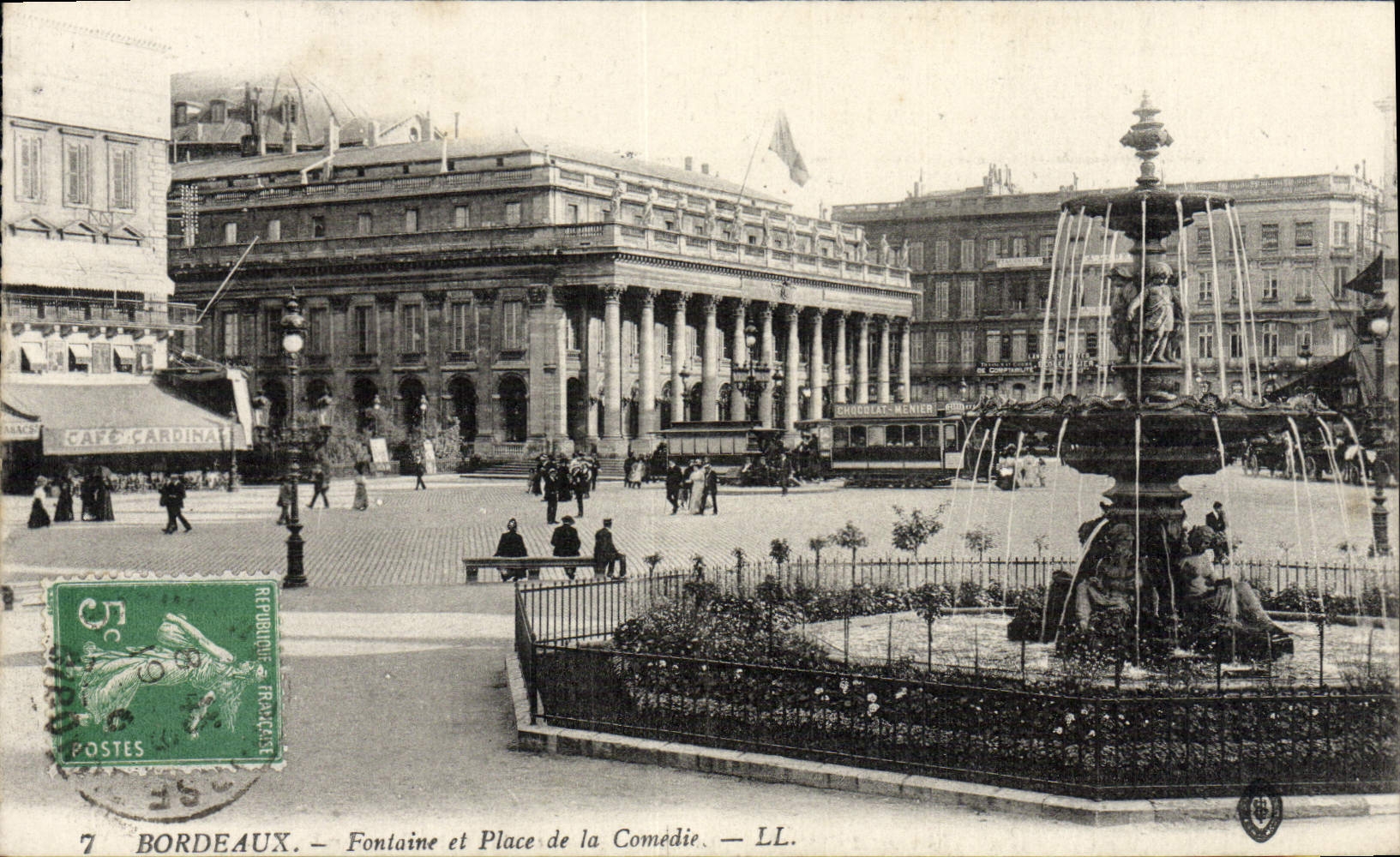 CPA Bordeaux Fontaine et Place de la Comedie Tramway