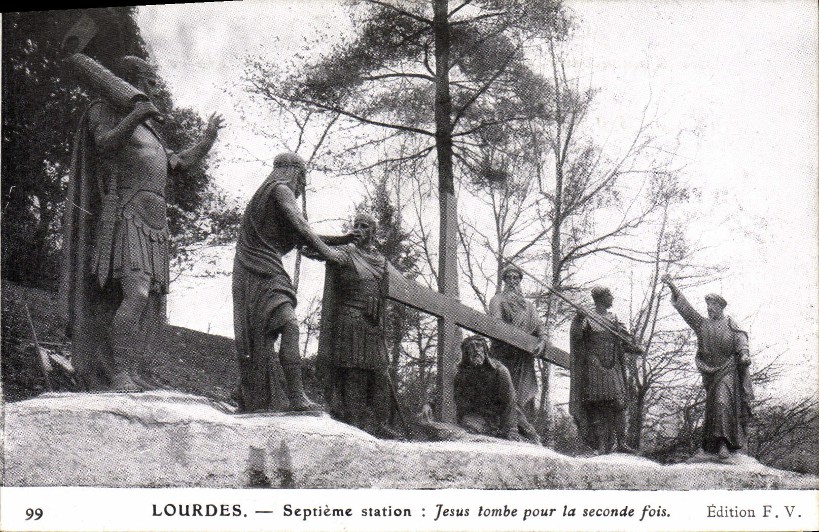 CPA Lourdes Septieme Station Jesus tombe pour la Seconde Fois